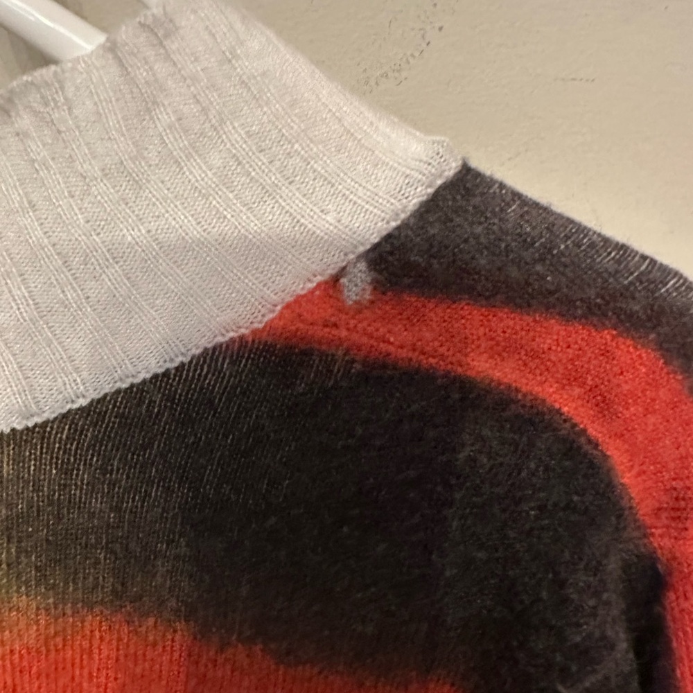 A.Z.I. Vibrant Abstract Colorful V-Neck Sweater Size Large - Picture 6 of 7